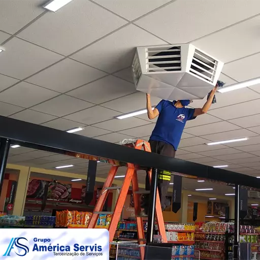 Empresa que faz limpeza em rede de supermercados em Ituiutaba